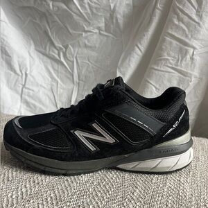 New Balance 990v5 Black